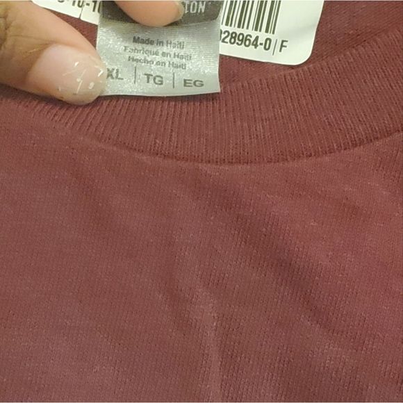 Red Gildan t-shirt - Picture 3 of 4